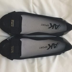 Anne Klein black flat